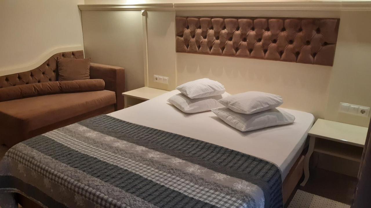 Hotel Holiday Maria Baile Herculane Ngoại thất bức ảnh