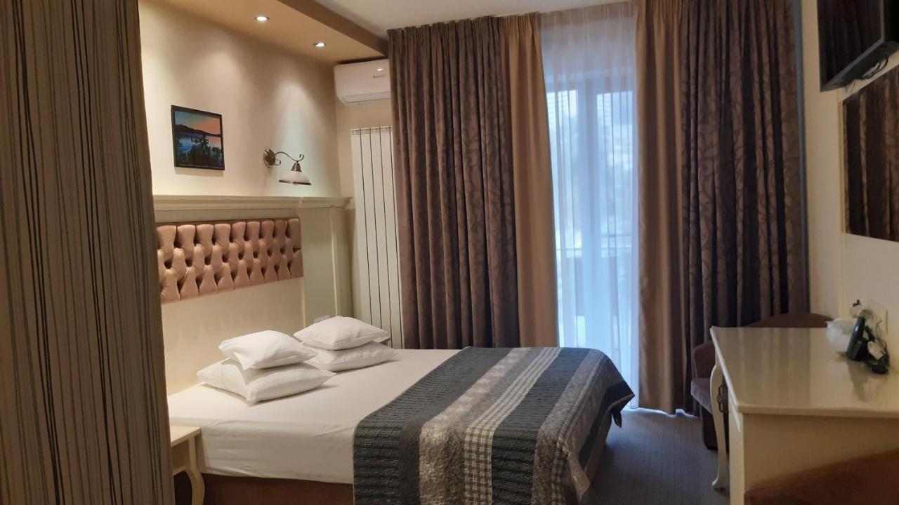 Hotel Holiday Maria Baile Herculane Ngoại thất bức ảnh