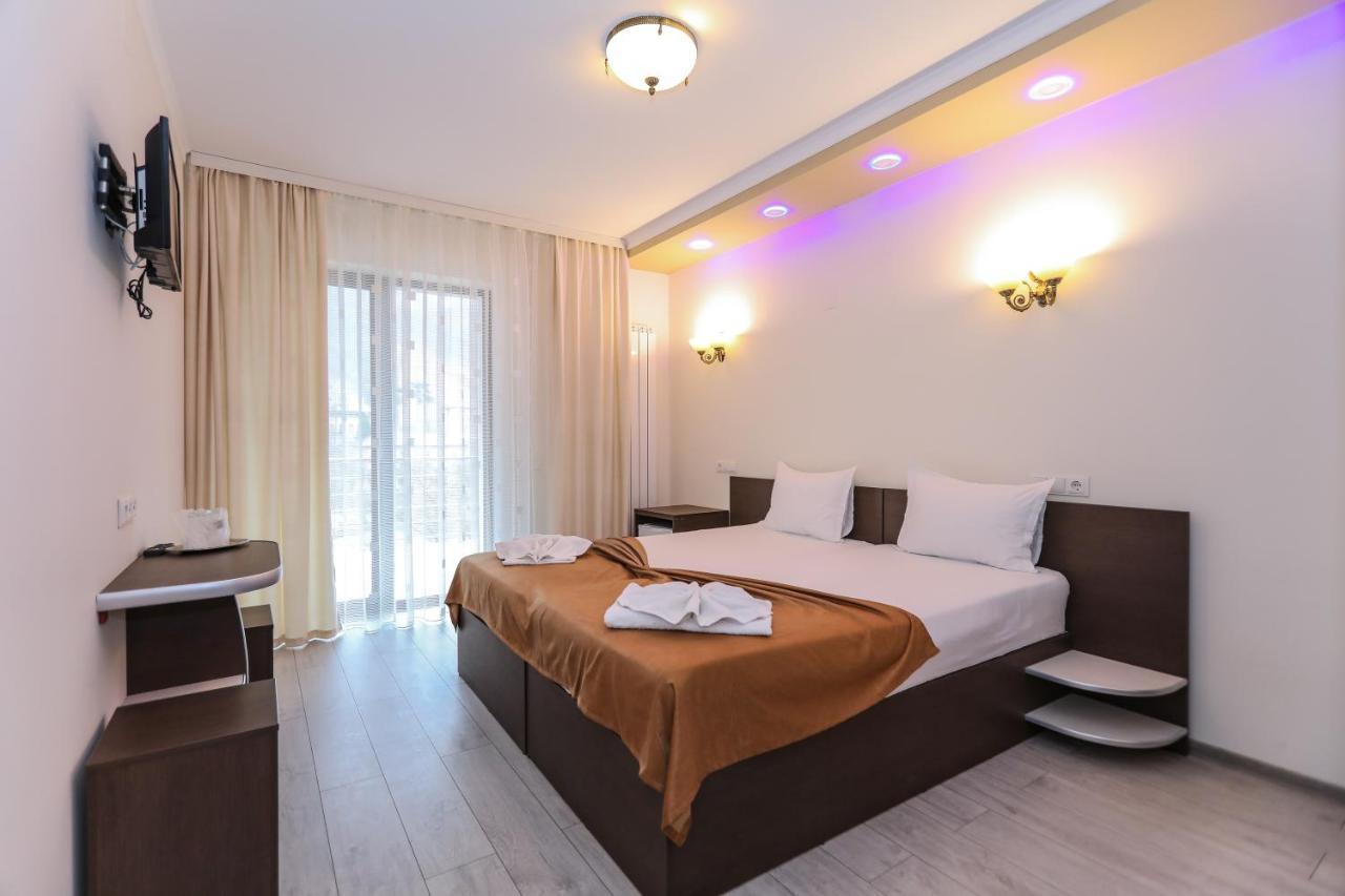 Hotel Holiday Maria Baile Herculane Ngoại thất bức ảnh