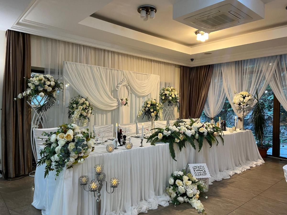 Hotel Holiday Maria Baile Herculane Ngoại thất bức ảnh