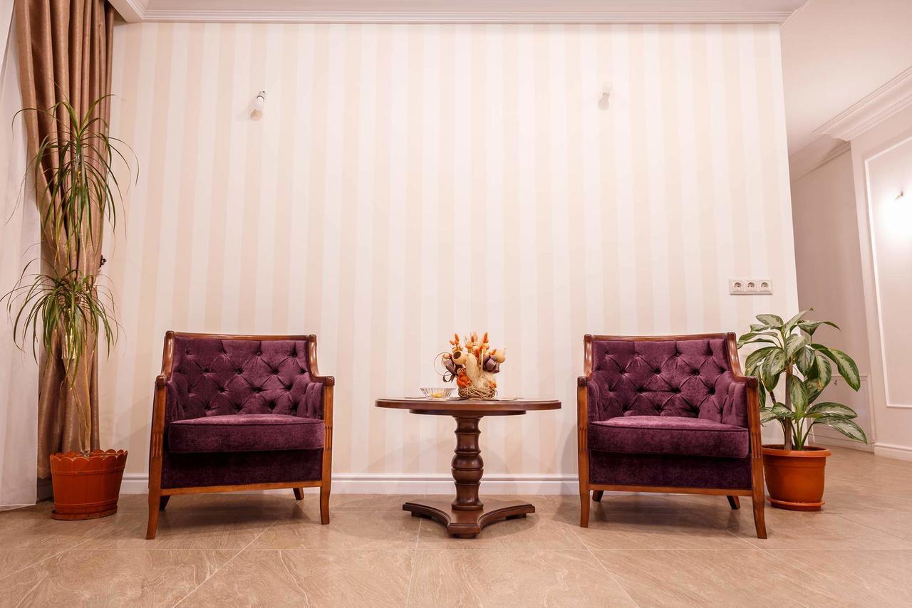 Hotel Holiday Maria Baile Herculane Ngoại thất bức ảnh