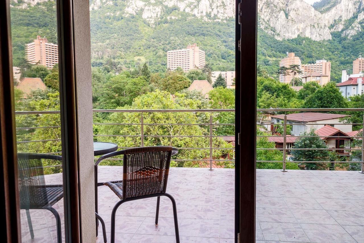 Hotel Holiday Maria Baile Herculane Ngoại thất bức ảnh