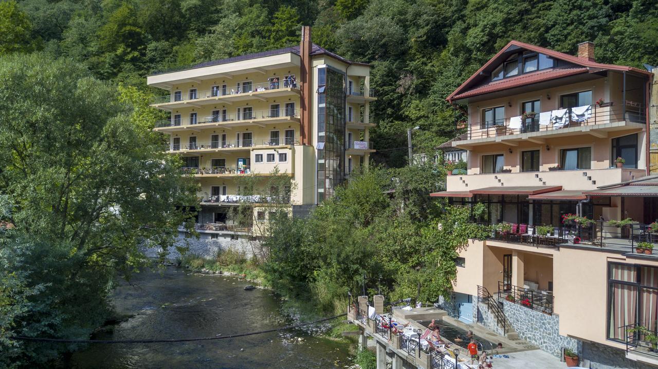 Hotel Holiday Maria Baile Herculane Ngoại thất bức ảnh