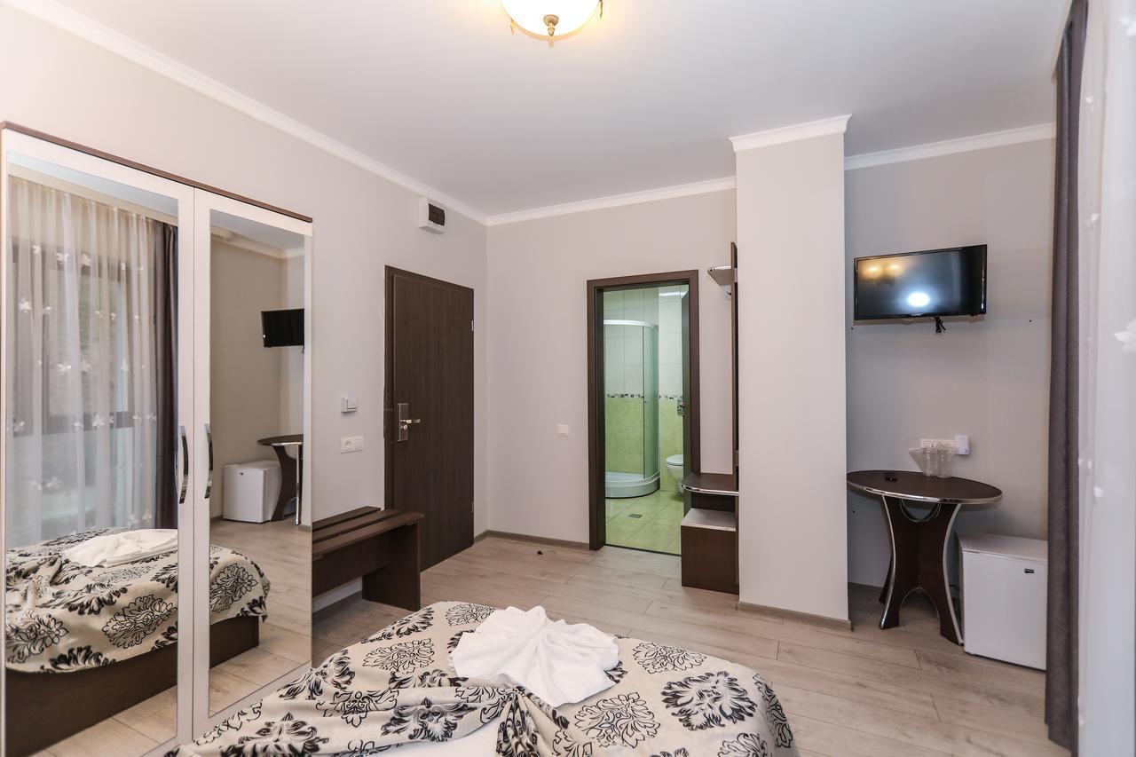 Hotel Holiday Maria Baile Herculane Ngoại thất bức ảnh