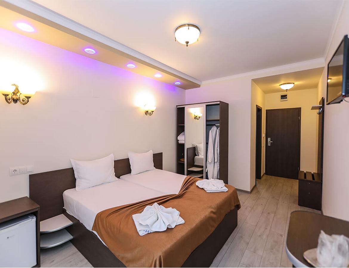 Hotel Holiday Maria Baile Herculane Ngoại thất bức ảnh