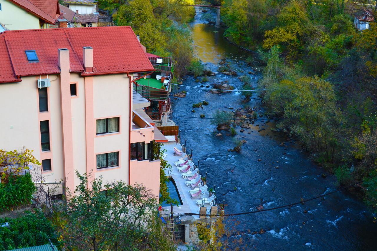 Hotel Holiday Maria Baile Herculane Ngoại thất bức ảnh