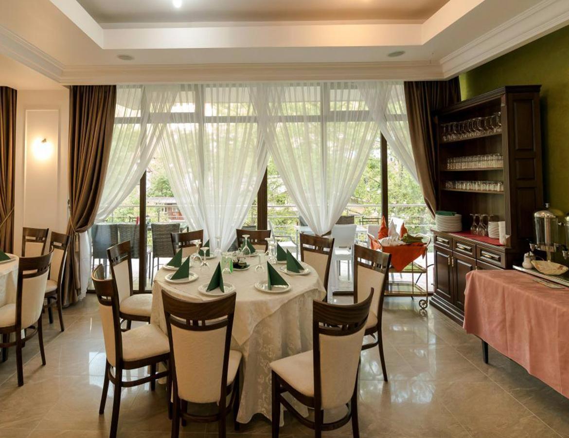 Hotel Holiday Maria Baile Herculane Ngoại thất bức ảnh