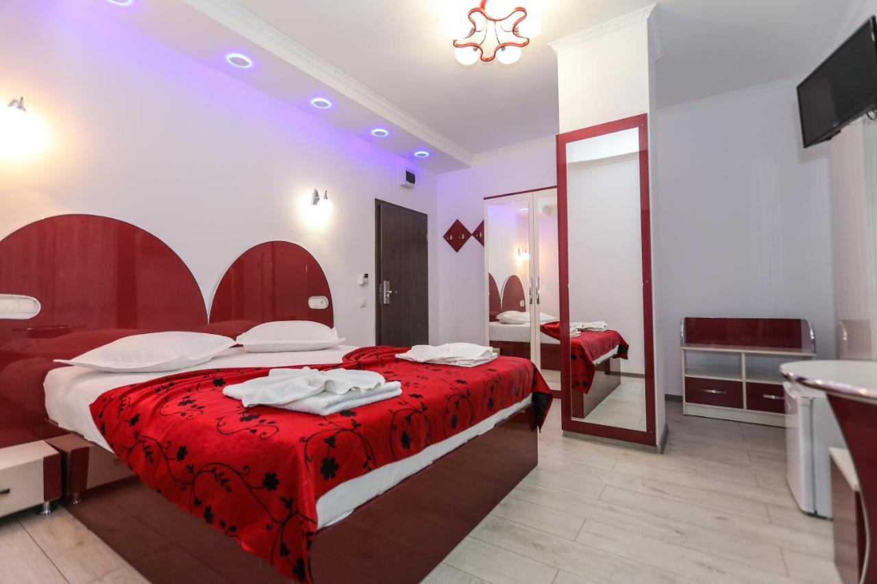 Hotel Holiday Maria Baile Herculane Ngoại thất bức ảnh