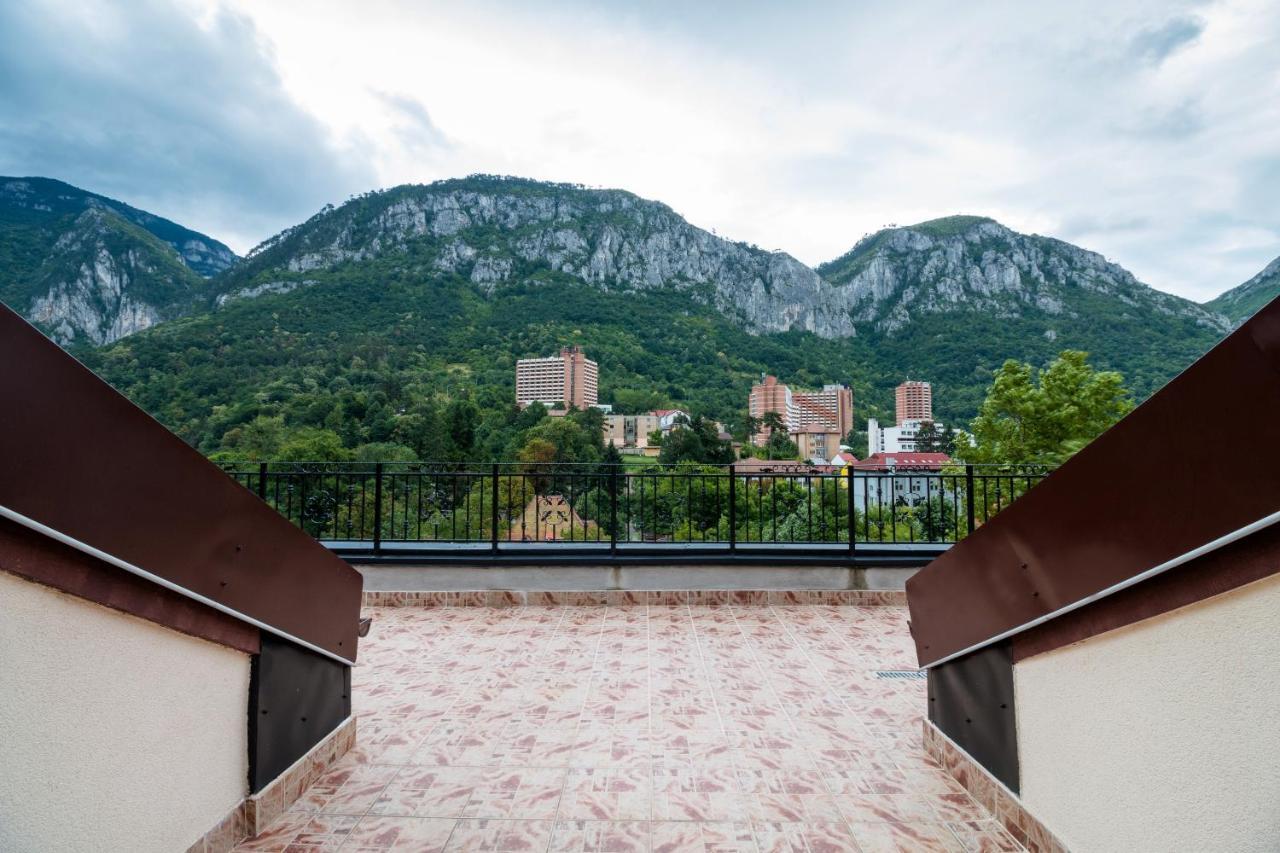 Hotel Holiday Maria Baile Herculane Ngoại thất bức ảnh